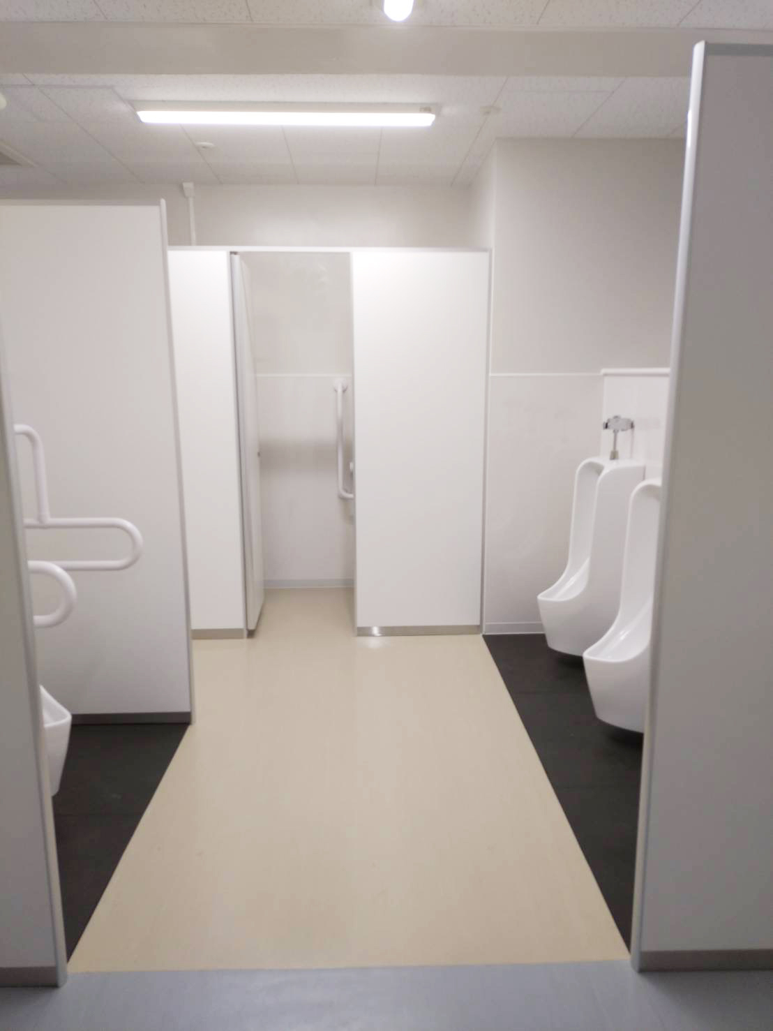 小学校体育館便所改修工事